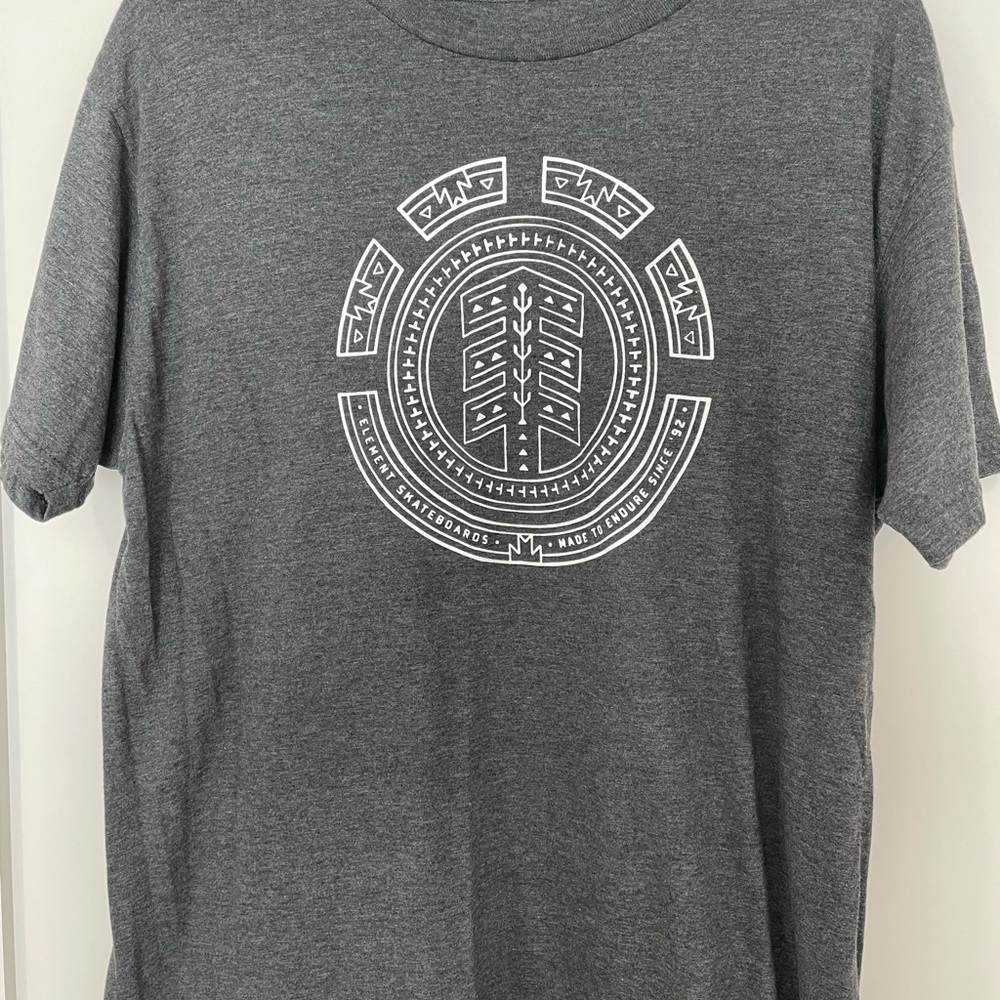 Mens size Large Element T shirt excellent condition
